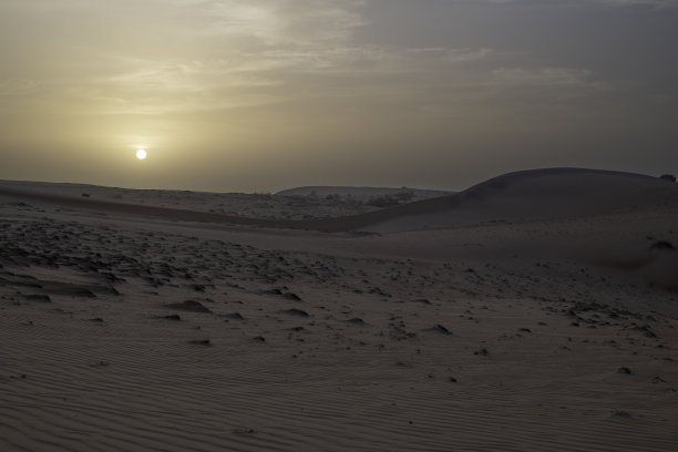 伦波尔沙漠的沙丘，圣路易斯附近，塞内加尔日落时分图片下载