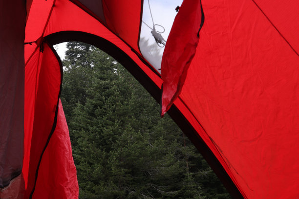 带复印空间的红色帐篷图片下载