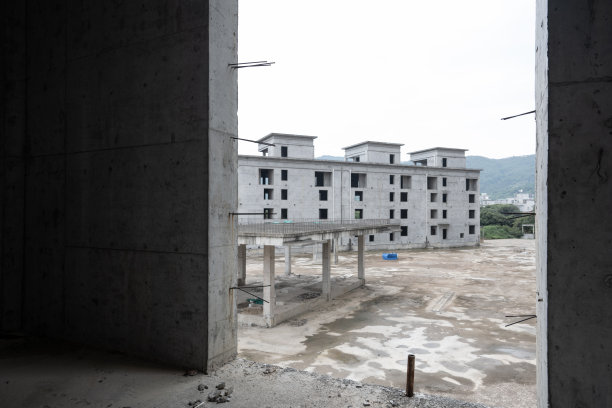 未完工的商业建筑工地图片下载