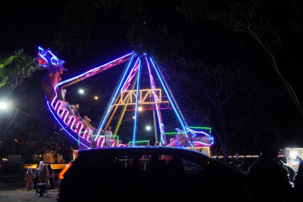 巨型摇摆船图片下载