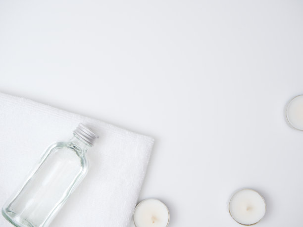 与其他spa产品在白色背景上平铺构图图片下载