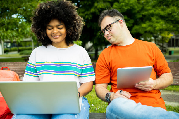 自由职业者在外面做一个新项目图片下载