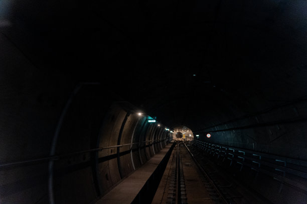 隧道。地下地铁隧道。总体规划。图片下载