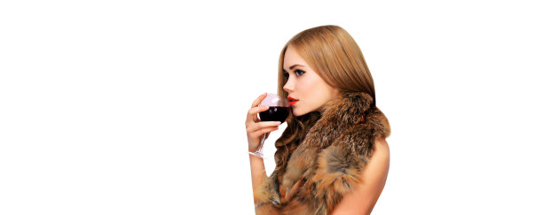 时尚的肖像美丽的豪华女士喝红酒图片下载