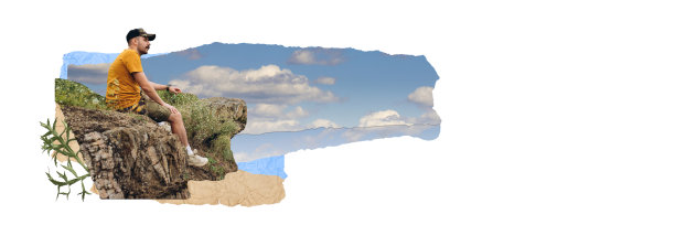 一个人在温暖的夏日坐在悬崖上，做着梦。登山、户外休闲活动。美丽的自然景观。当代艺术拼贴。图片下载