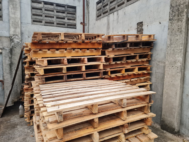 仓库的木托盘图片下载