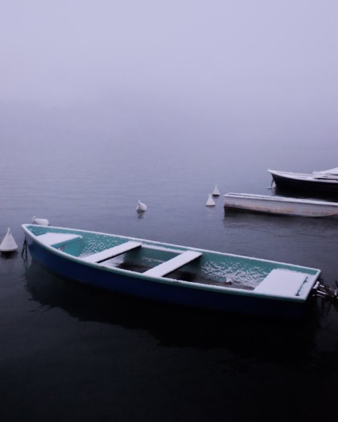 雾中的小船图片下载