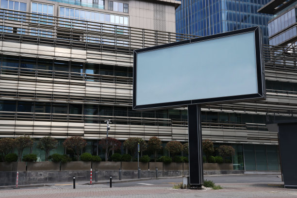 城市街道上的空白广告牌模型图片下载