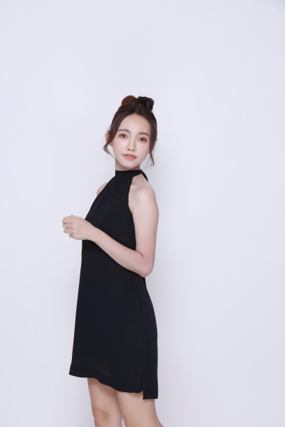 年轻的女人在发帖图片下载