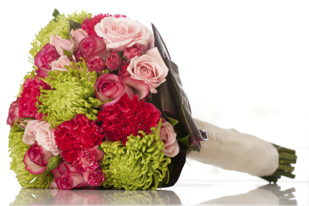 粉色和绿色的新娘花束图片下载