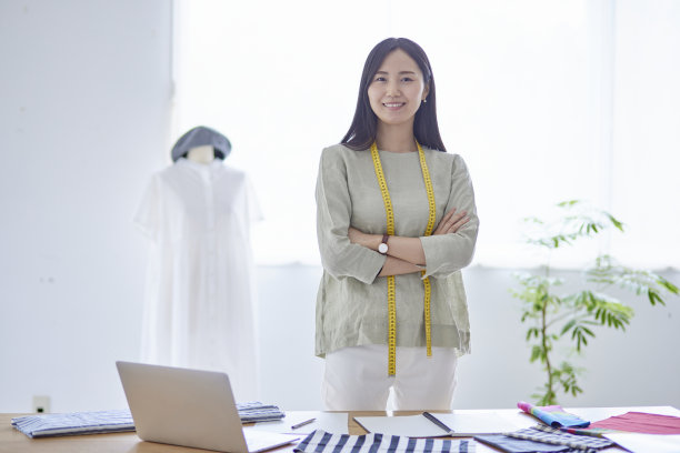 一名日本女时装设计师图片下载
