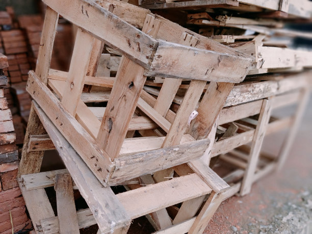 近距离观察一堆托盘图片下载