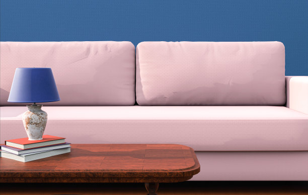 极简主义的讲台上有深色的橡木桌子，一堆书和小装饰灯，沙发和明亮的颜色的墙壁。图片下载