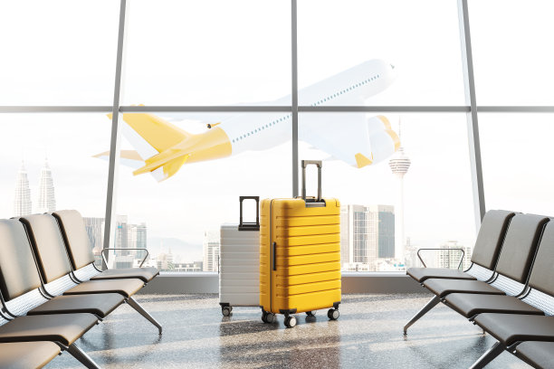 机场有飞机，椅子和白色和黄色的行李箱图片下载