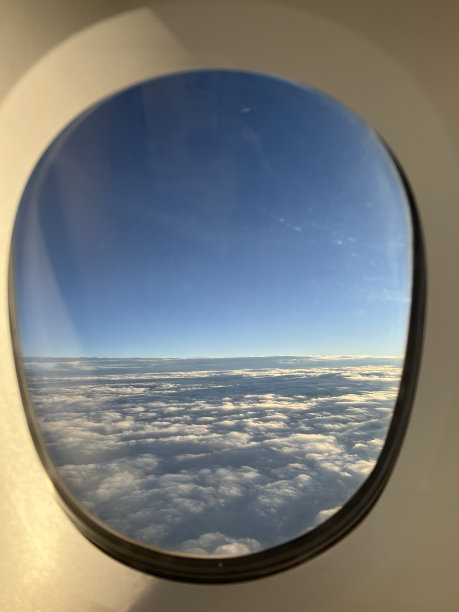 从飞机窗口看到的云图片下载