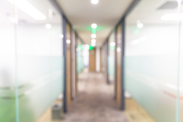 现代办公室内部空荡荡的走廊图片下载