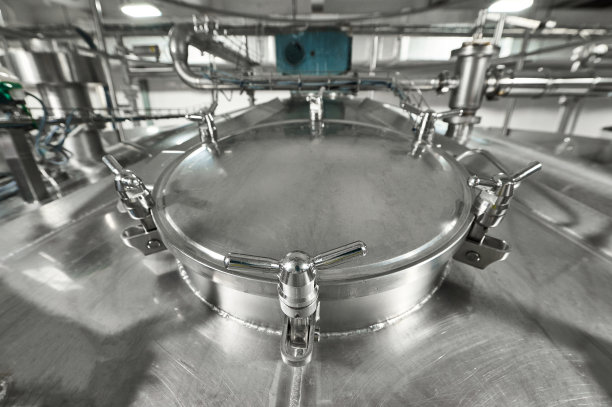 发酵乳制品贮槽上带法兰的管道图片下载