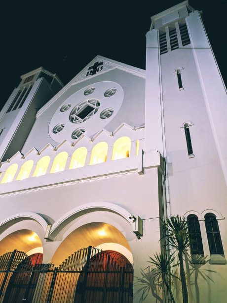 卡梅尔马朗山标志性的圣母玛利亚大教堂图片下载