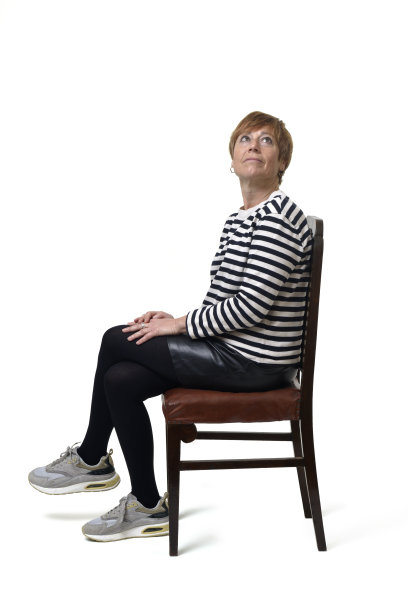 在白色背景上孤立的女人图片下载