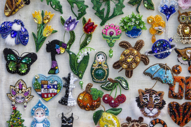 美丽多样多彩的手工胸针图片下载