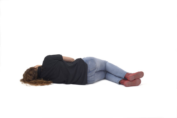 白色背景上的年轻女孩图片下载