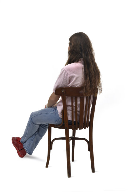 白色背景上的年轻女孩图片下载