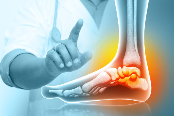 医生根据医学背景检查并诊断了踝关节损伤。三维演示图片下载