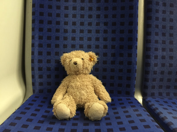 座位上的泰迪熊特写图片下载