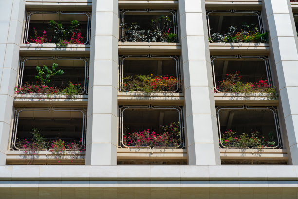 可持续城市、生态城市、可持续生活理念中的建筑特写图片下载