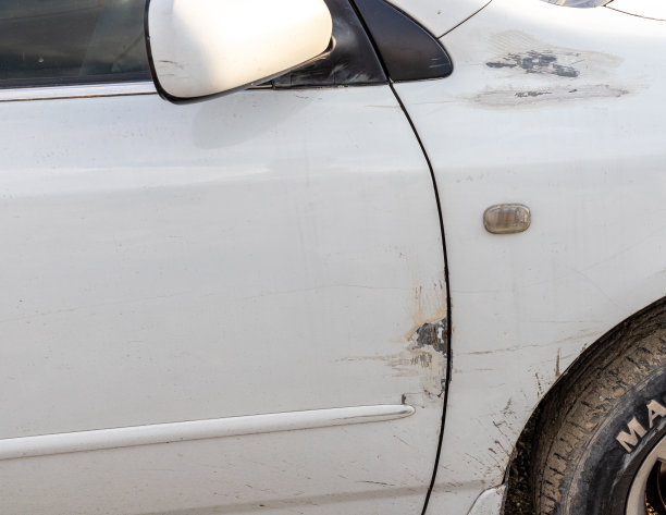 车门特写上的凹痕图片下载