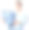 快乐的女人提着一篮子白色背景的衣服图片下载