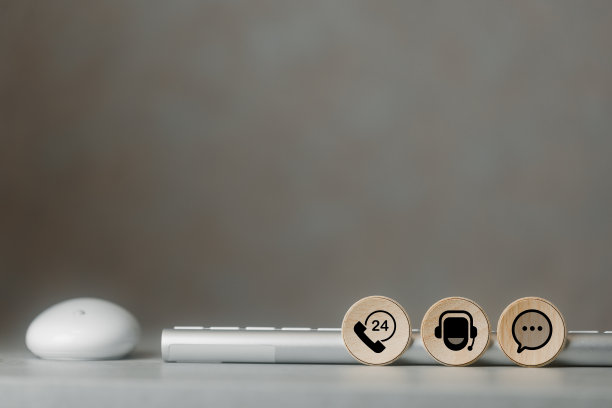 网站页面联系我们概念，客户支持热线联系我们人联系。图片下载