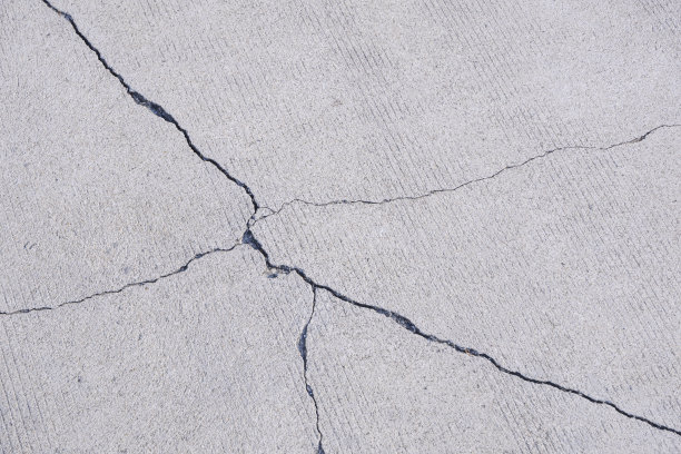 室外停车场区域内混凝土地面裂缝的背景和纹理图片下载
