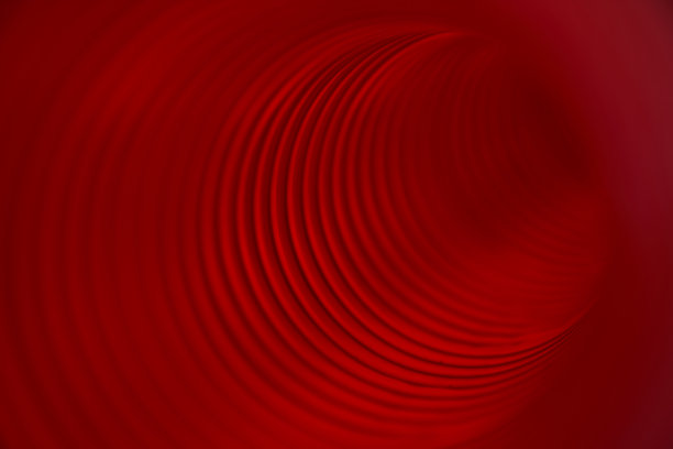 波纹用于地下电线的绝缘电缆，内部的塑料管，建筑工程的电力保护管，红色波纹特写与复制空间。高质量照片图片下载