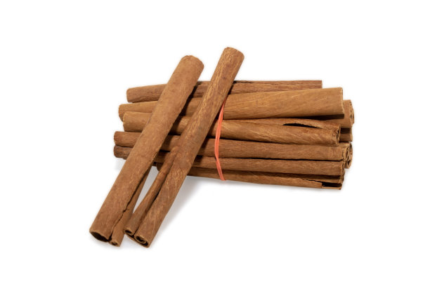 肉桂棒香料孤立在白色背景图片下载
