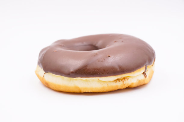 美味的牛奶巧克力甜甜圈图片下载