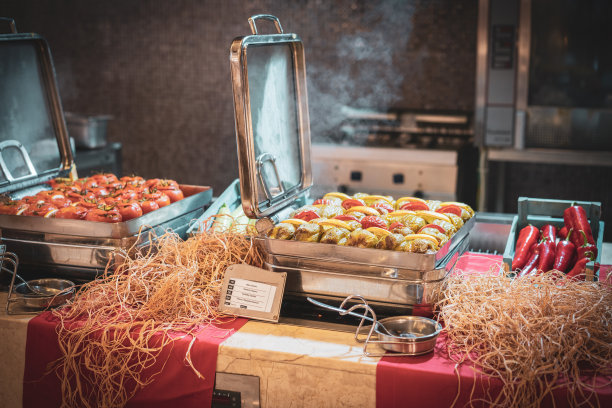 酒店自助餐上的传统地中海土耳其塞椒，图片下载