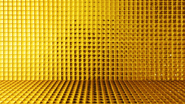 金黄方形马赛克为背景，墙面以彩色玻璃小盘装饰，精美的马赛克墙奢华或陶瓷墙奢华的图案背景图片下载