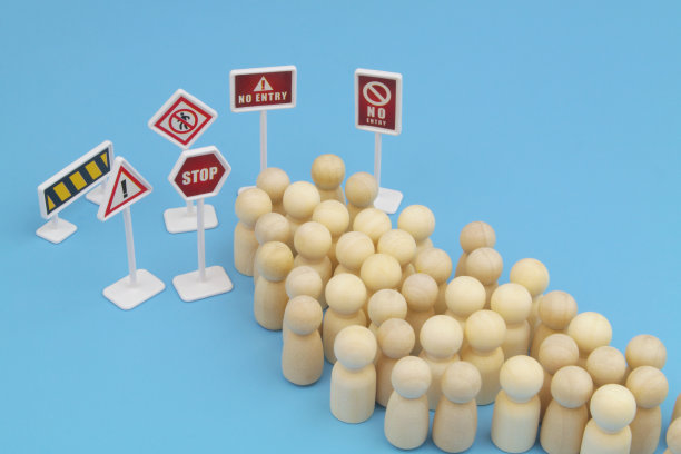 禁道叹气，一群木头人的身影就蓝了。图片下载