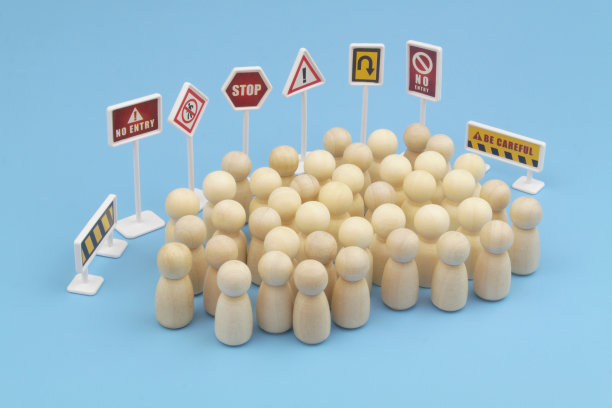 禁道叹气，一群木头人的身影就蓝了。图片下载