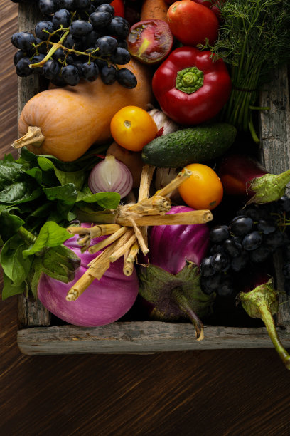 木箱里的有机农产品图片下载