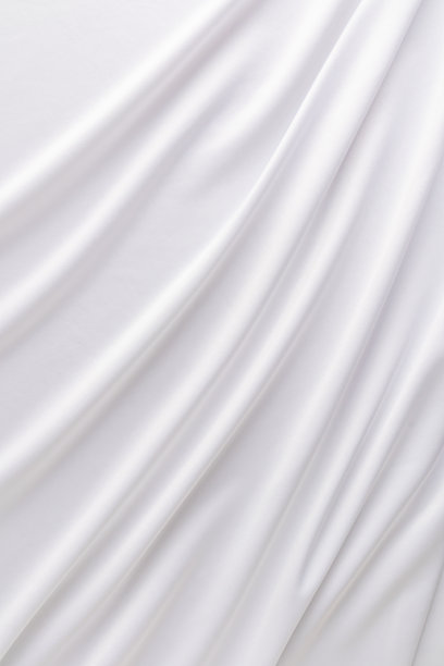 别致的垂直婚礼背景由白色缎面与柔软的平行波浪。为设计而布局。图片下载