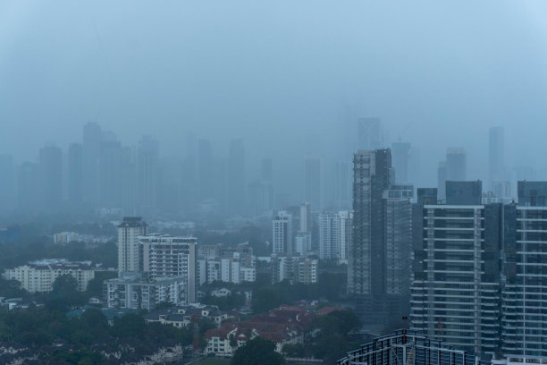 雾天的吉隆坡天际线图片下载
