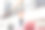 年轻女子在咖啡馆使用笔记本电脑图片下载