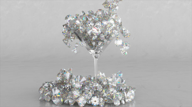 抽象的概念。钻石冰块落入马提尼杯中，溢出杯沿，洒在桌上。很多钻石图片下载