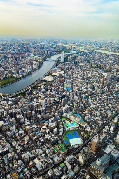 烟雾笼罩了美丽的东京图片下载