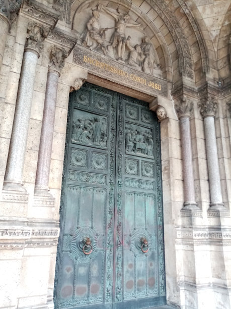 圣心教堂的大门图片下载