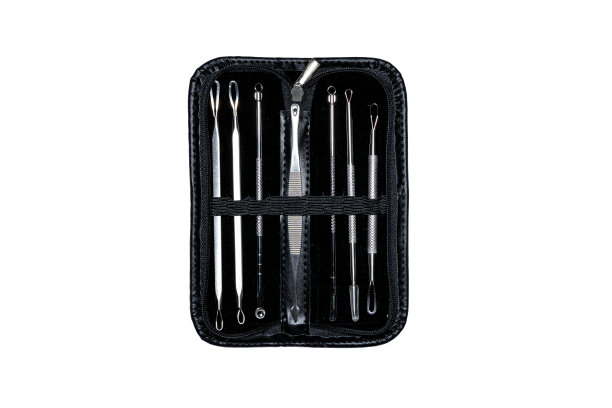 痤疮去除装置设置孤立的白色背景与剪辑路径。图片下载