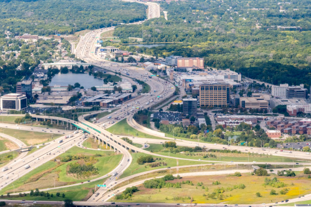 鸟瞰图I-90和I-294和德斯普兰斯，伊利诺伊州图片下载