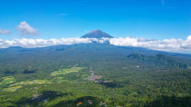 Pura Penataran Agung Lempuyang寺庙。图片下载